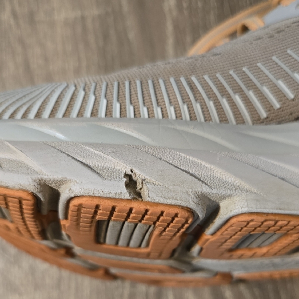 Women's Hoka One One Bondi 7 Athletic Shoes - Picture 8 of 9